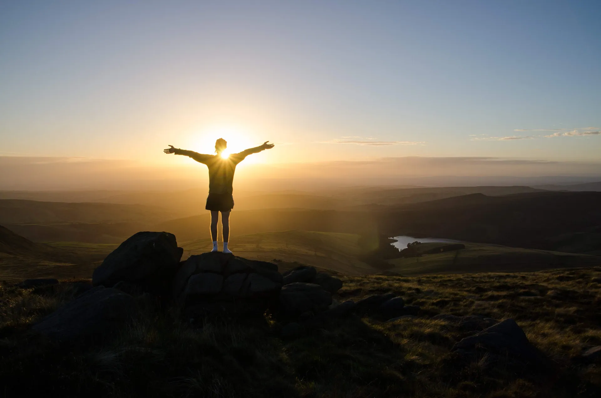 man-silhouette-kinder-scout