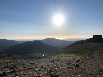 Sun on Snowdon Hike